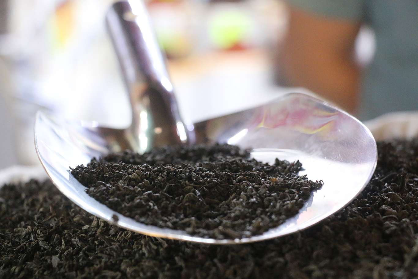 Kaliteli çay rengi ve iri olmasıyla anlaşılır